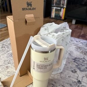 NWT Stanley Cream Quencher Tumbler with Straw